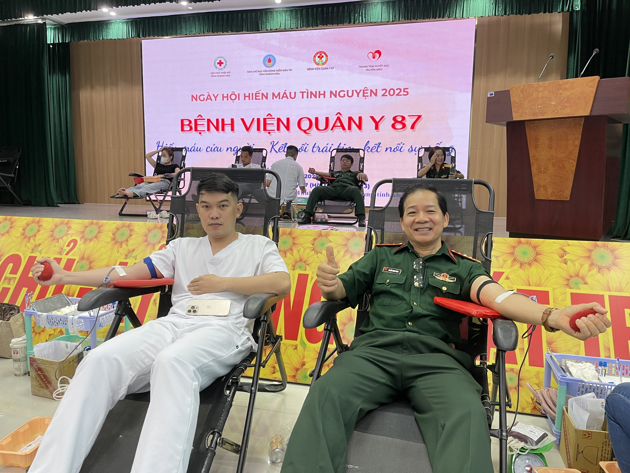 Hiến máu – Hành động thiết thực nhân kỷ niệm 44 năm Truyền thống Bệnh viện Quân y 87  (Blood Donation: A Meaningful Act on the 44th Anniversary of Military Hospital 87)